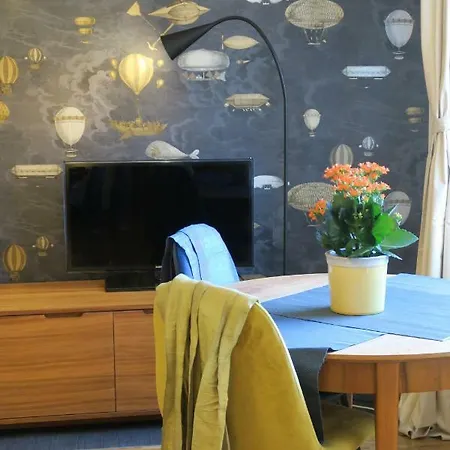 Explorer Apartman *